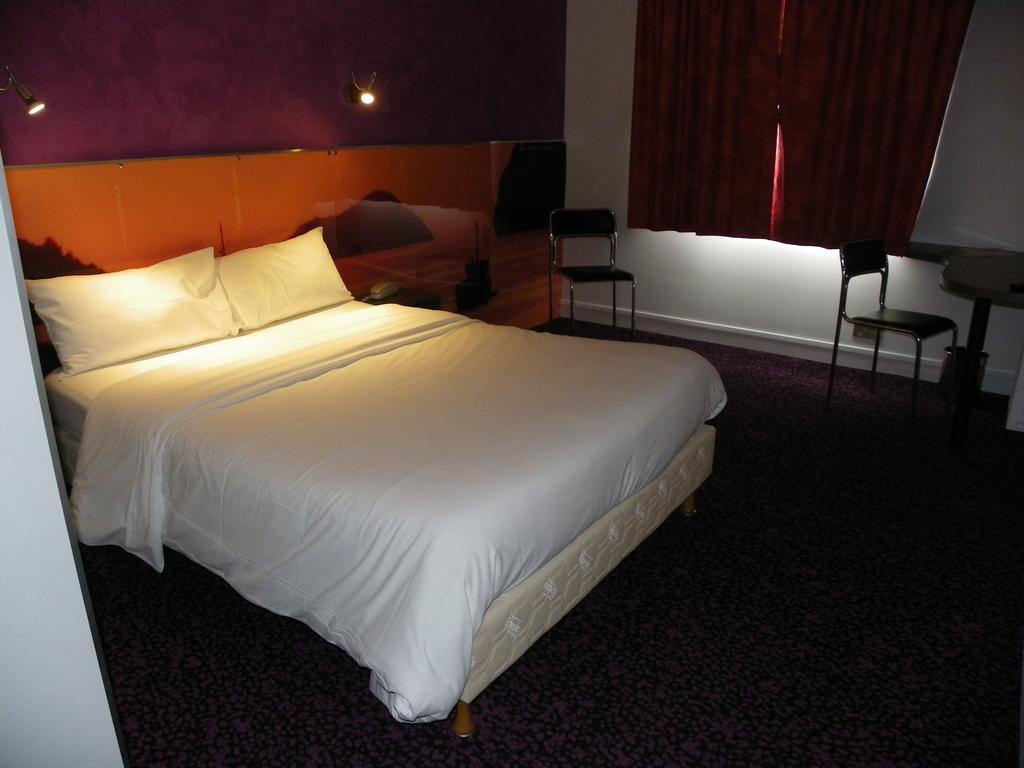 Hotel Logitel Saint-Doulchard Rom bilde
